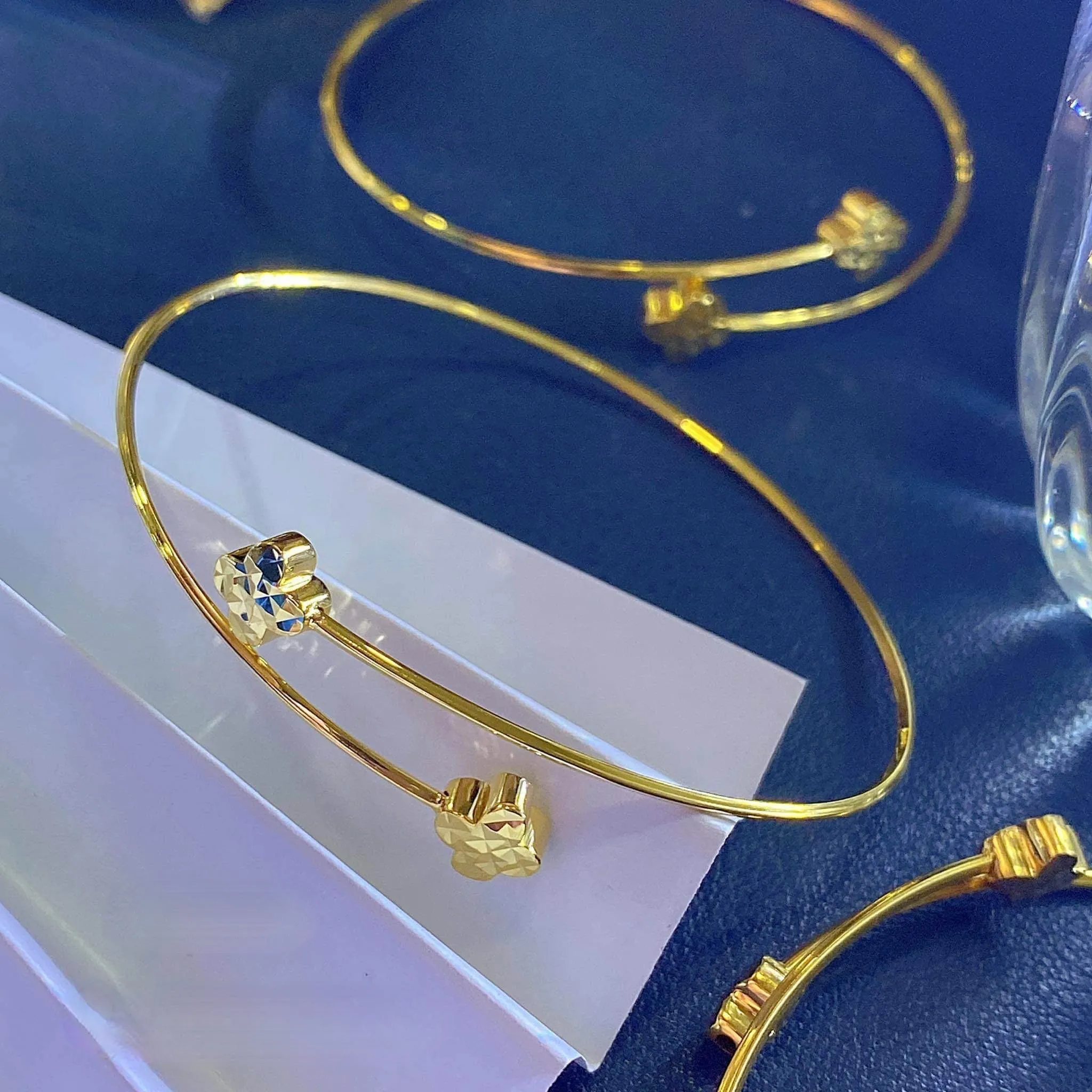 Golden Clover Bangle 18K Gold